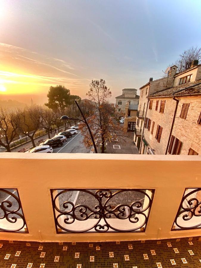 B&B Terrazza Sul Borgo Mogliano Bagian luar foto