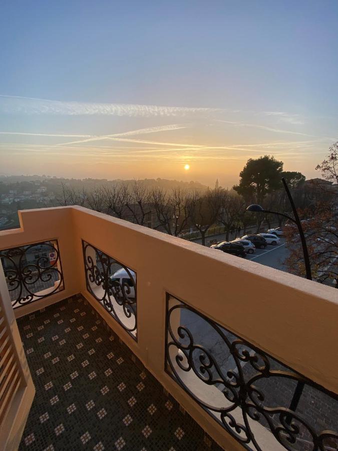 B&B Terrazza Sul Borgo Mogliano Bagian luar foto