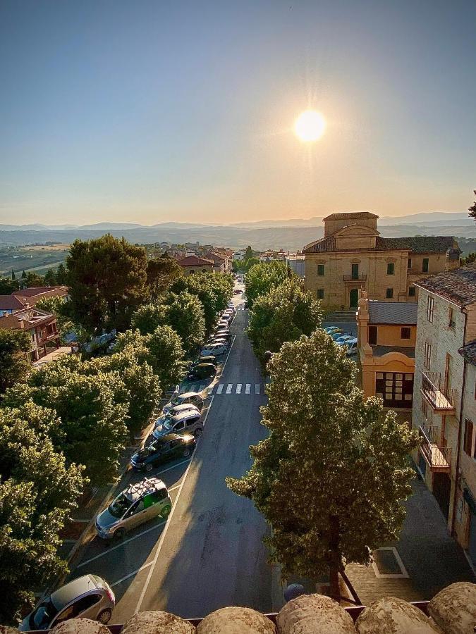 B&B Terrazza Sul Borgo Mogliano Bagian luar foto